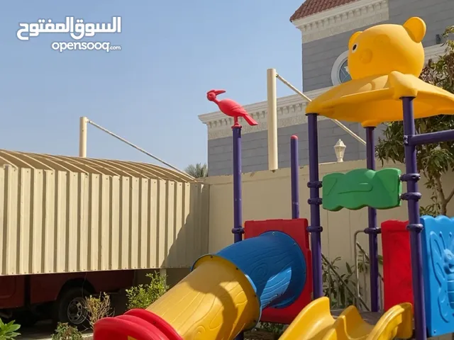 السلام عليكم للبيع ألعاب أطفال هل طفلك يستمتع في المرجيحه والزحليقه نضيفه جدا استعمال بسيط الحق