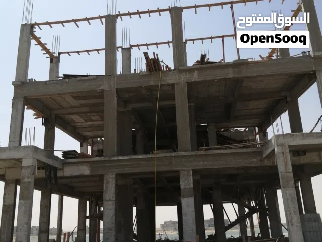 مقول اسود مع الاغراض