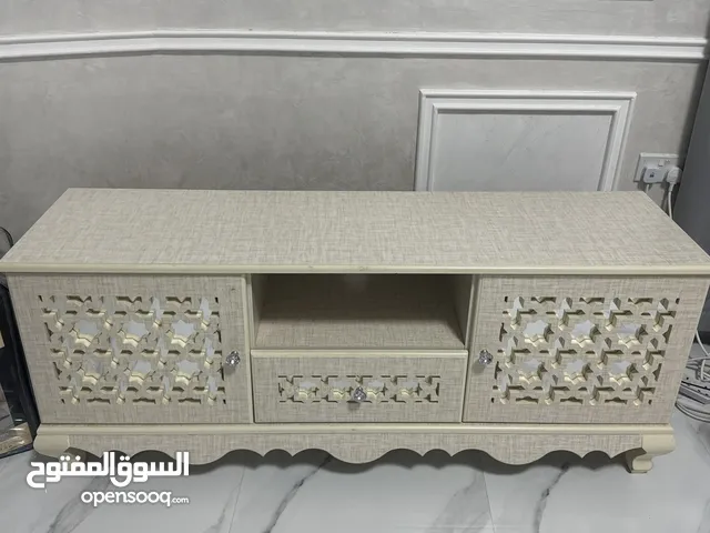 طاولة تلفزيون