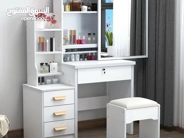 ميز تواليت بـتصميم بسيط وعملي " أضاءة LED مع طابورية "   القياسات :  العمق 36 سم * العرض 80 سم *