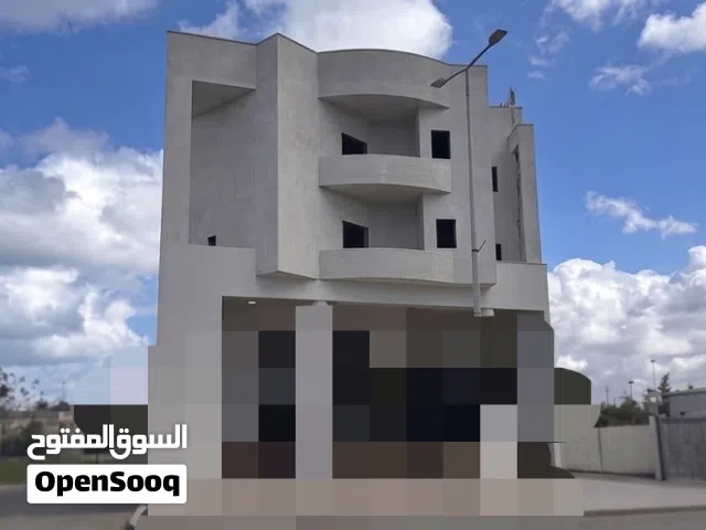 شقق تجارية للإيجار بوستة الرئيسي نصف تشطيب