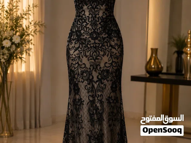 فستان سهرة دانتيل فاخر – أسود مع بطانة زهر