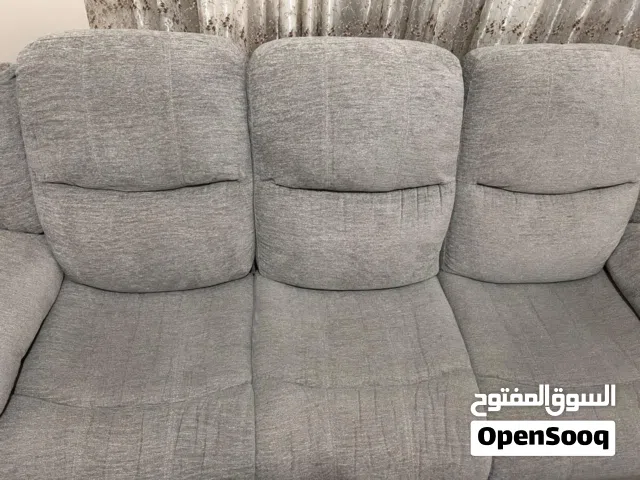 طقم ريكلاينر امريكي استعمال خفيف لون مميز بسعر مغري جدا