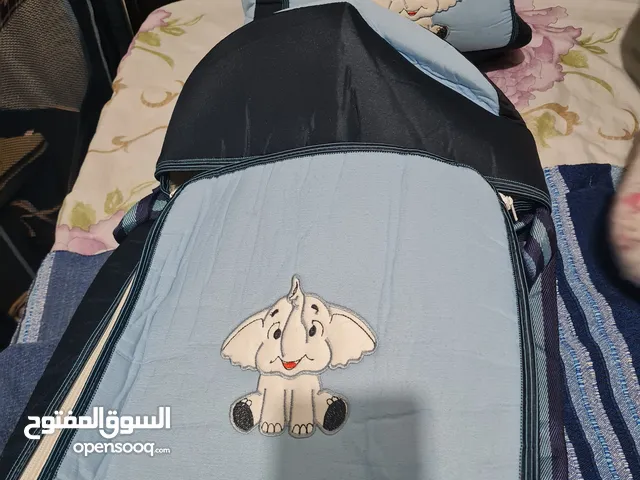 كوت اطفال بيبي لون ازرق بحالة ممتازة وبسعر مغري وجودة عالية وفائقة الروعة