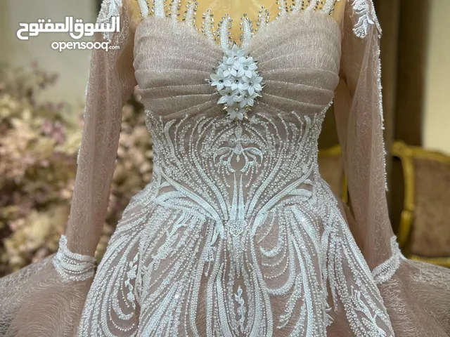 فساتين زفاف وسواريه