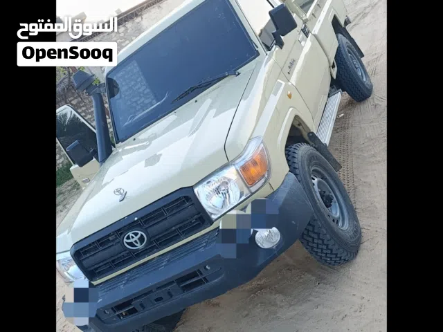 2014 تويوتا لاند كروزر Black Edition