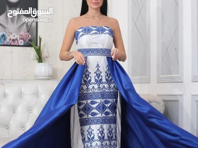 ثوب تطريز راقي جدا على شكل فستان  وله ذيل