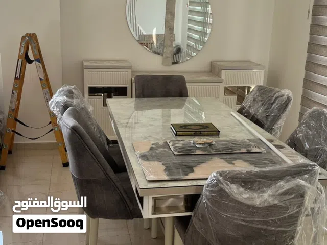 طاولة سفره مع ملحقاتها
