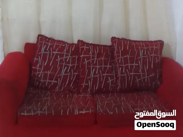 طقم كنب  للبيع  مستعمل  7 مقاعد  لون احمر