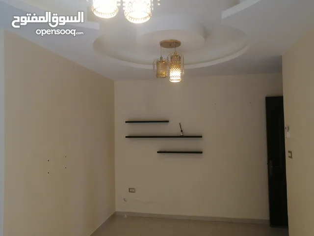 شقة للايجار مناسبة جدا للعرسان والعائلات الصغيرة
