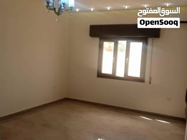 مبنى . 6 شقق . باركينج 18 سياره . صاله كبيره. ايجار. شارع الظل .