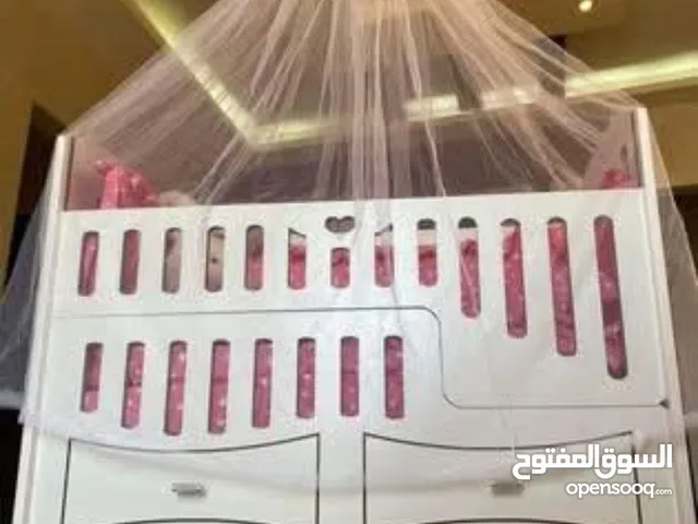 تخت بيبي للبيع شبه جديد استعمال خفيف