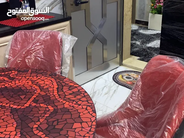 للبيع طاولة مطبخ