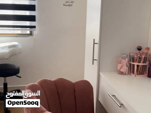 صالون سيدات للبيع بسبب السفر
