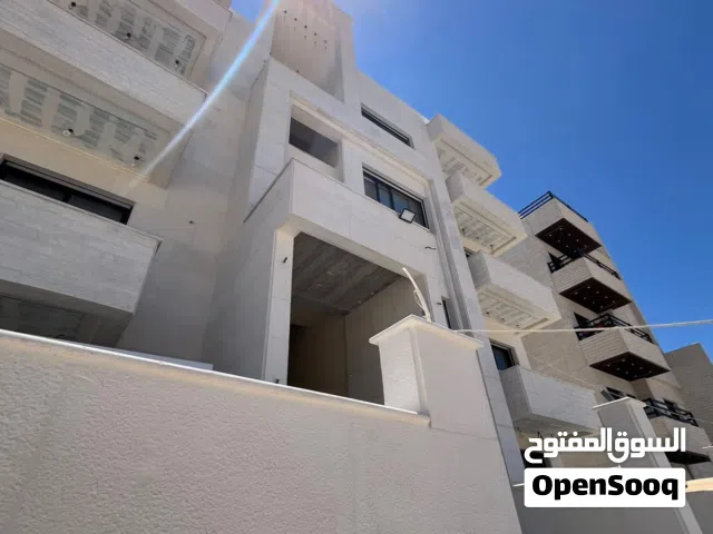 شقة ثالث مع روف باطلاله رائعة في البنيات