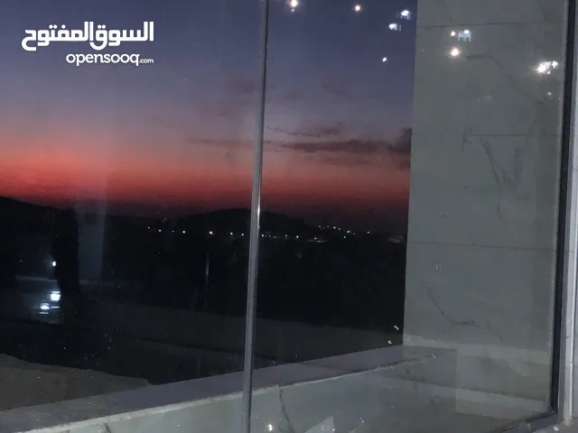سيكوريت مستعمل شبه جديد مع ماكينا إيطاليًا