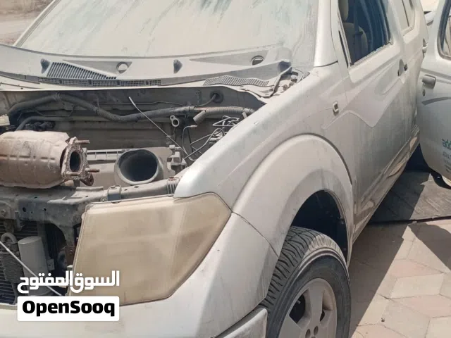 للبيع قطع غيار نيسان نفارا من مديل 2007 الى 2012