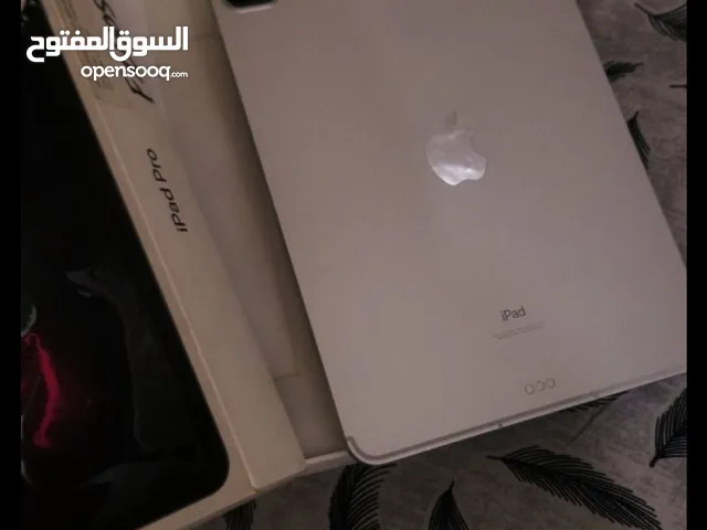 ايباد برو m1 ذاكره ون تيرا يعني الف جيجا بطاريه 100 مره فيه شرخ سطحي خفييييف مضمووون ولك حريه الفحص