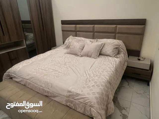 غرفة نوم خشب لاتيه نوع خشب فاخر للبيع بداعي السفر غرفة  مستعملة استعمال بسيط