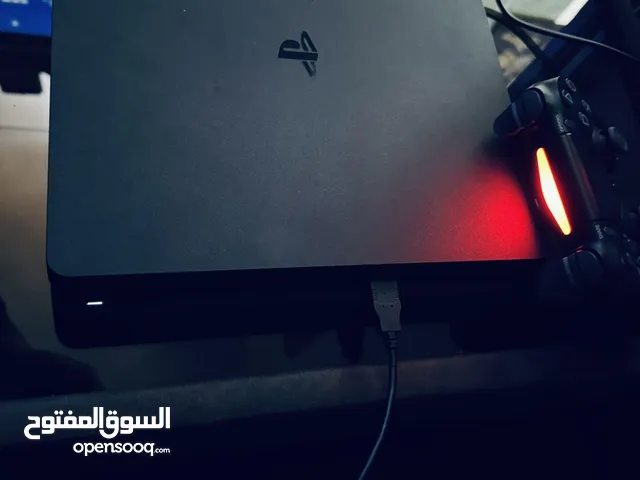بلاي ستيشن 4 للبيع بحالة الوكالة كأنه جديد ، بمساحة 1TB مع جهاز تحكم (يد) أصلية