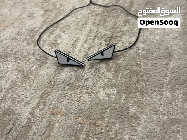 ضوء بوضع خلف او امام السيارة زينة  و تقدر تحطها بمكان بالغرفة بس تحتاج 12v