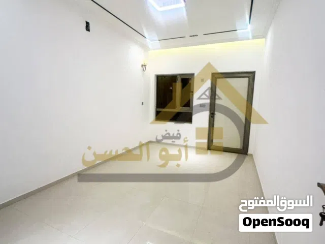 200 m2 5 Bedrooms Townhouse for Sale in Basra Khadra'a