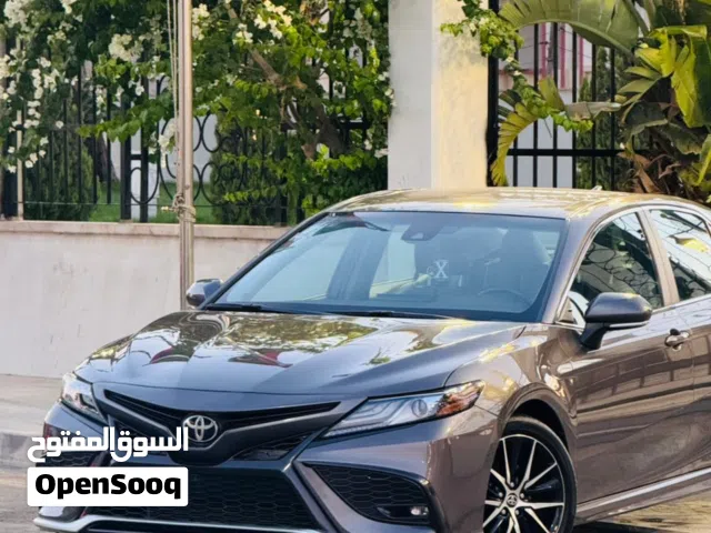 تويوتا كامري se موديل 2023 اصفار ماشاءالله ماشية 8000 مايل محرك 25 الحالة جديدة استيراد امريكي للبيع