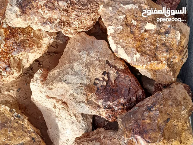 احجار صخرية ملونة ( ديكورات)
