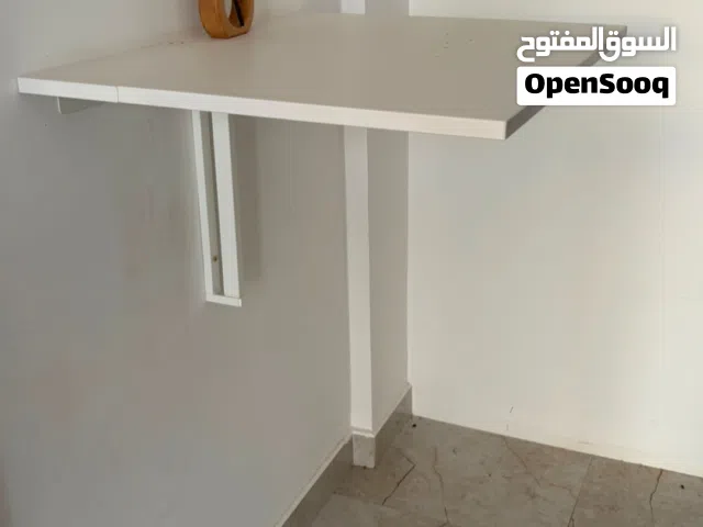 كراسي وطاولات للبيع
