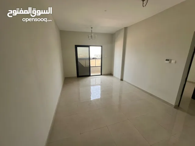 غرفتين وصاله للايجار السنوي بالجرف مساحه كبيرة