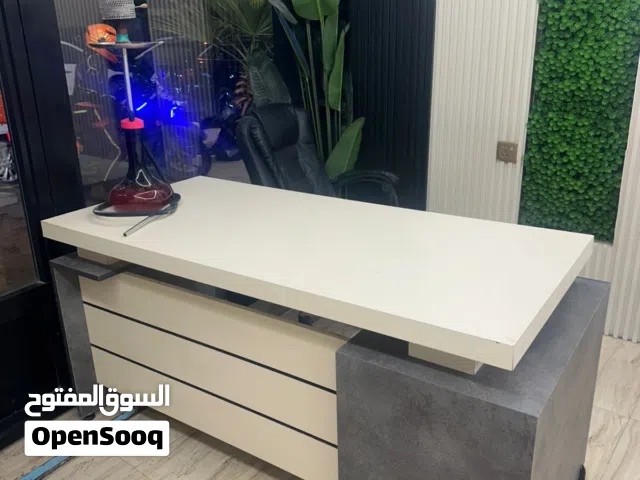 ميز مكتبي مستعمل