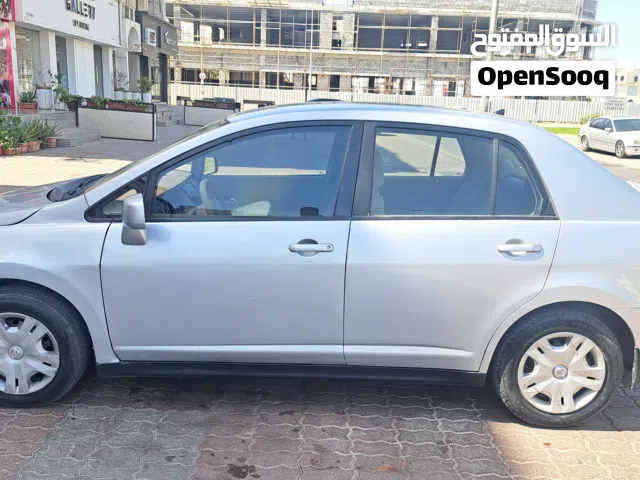 Nissan Tiida 2011 Silver