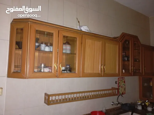 مطبخ للبيع المنيوم وخشب زان اصلي لون مميز وخزائن وأبواب المنيوم وخشب زان اصلي