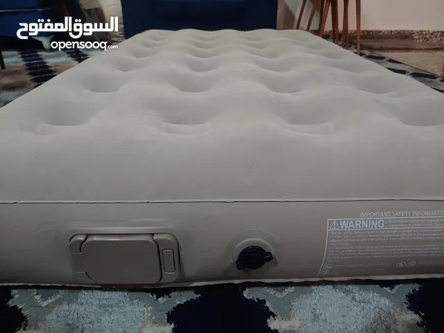 سرير خارجي للطلعات والزرادي قابل للنفخ والطي مع جهاز نفخ الكتروني