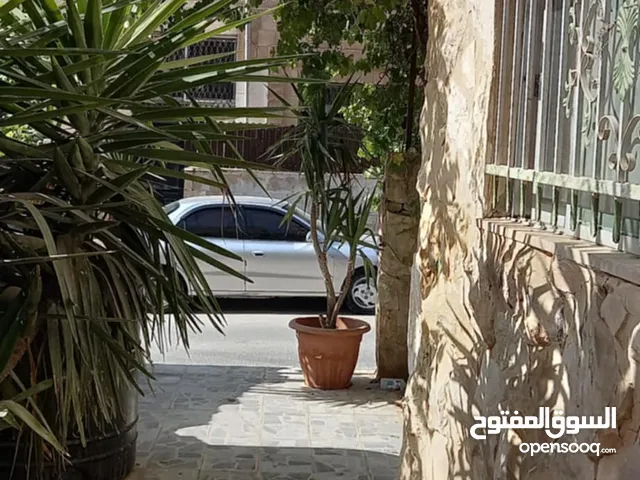 عمارة للبيع في الزرقاء الجديدة شارع 16 مكونة من ثلاث طوابق