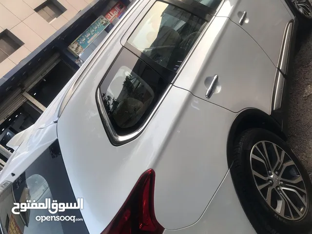 للبيع سيارة ميتسوبيشي اوتلاندر