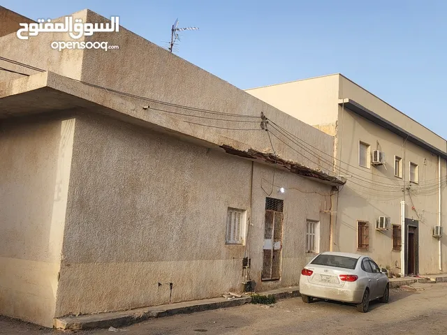 165 m2 3 Bedrooms Townhouse for Rent in Tripoli Arada