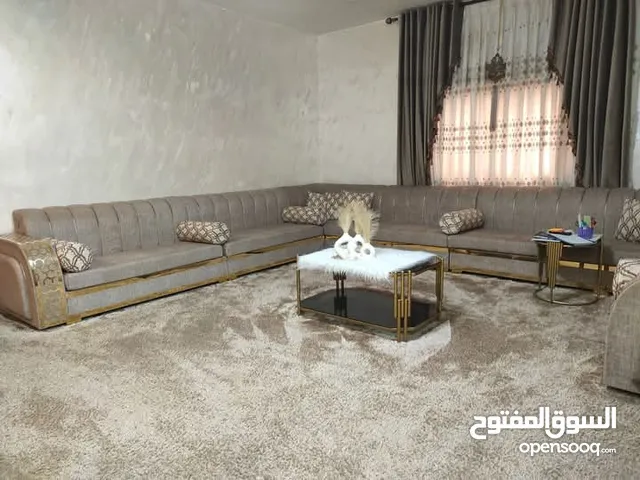 170 m2 4 Bedrooms Townhouse for Sale in Mafraq Other