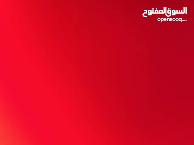 عندي كيبوردين و سماعه قديمه بس نظيفه و ماوس