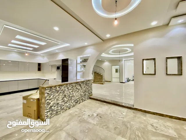 700 m2 5 Bedrooms Villa for Rent in Tripoli Al-Serraj