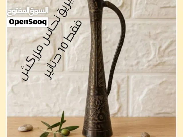 تحف نحاس وفخار مغربي وخشب طبيعي