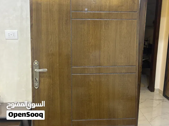 باب مستعمل بحالة ممتازة للبيع 2*1 م