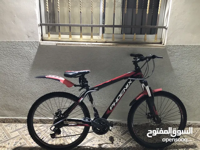 دراجة هوائية جميلة وفريدة من نوعها ومميزة مع قفل وجبالية