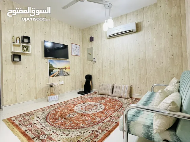 شقة راقية13 مفروشة للعوائل في سوق الخوض مع وايفاي اواصر للايجار الشهري