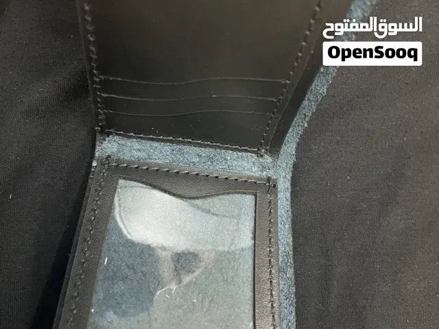 محافظ رجالي جلد طبيعي  مافيهم ولا نقره