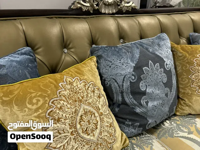 كنب طقم كامل في حالة جيدة+ سفرة طعام بسعر ممتاز