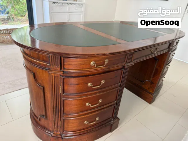 مكتب فاخر جدا  استعمال منزلي بسيط بحالة ممتازه للبيع باقل من نص السعر الاصلي