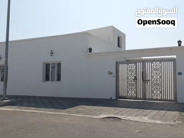 فيلا أرضية بالخوض الشعبية راقية للبيع اقراء لوصف