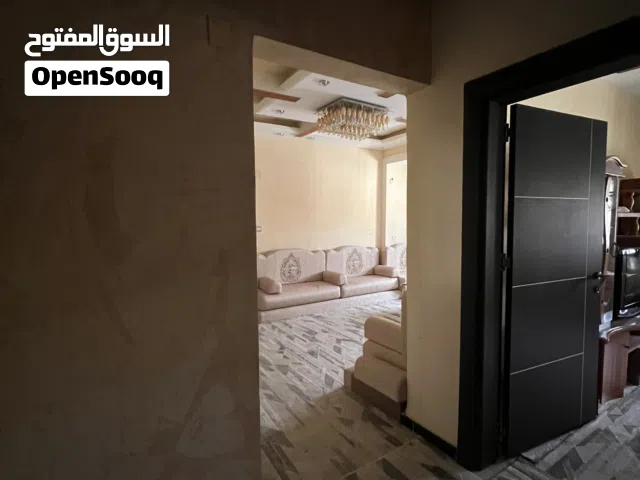 شقه للبيع في بوسليم  دارين 4*4  مربوعه 4*4  صاله 5*4  زوز حمامات   بلكونا   مطبخ  دار خزين