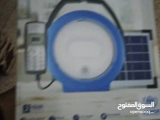 ضوء يشحن على الطاقة الشمسية